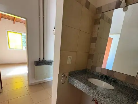 Casa 4 ambientes con 2 baños