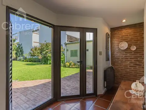 Venta de casa de 3 dormitorios en Los Hornos, La Plata.