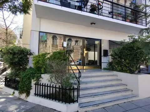 Venta Piso 3 ambientes con dep o escritorio, balcón vista abierta, cochera y baulera en Belgrano R