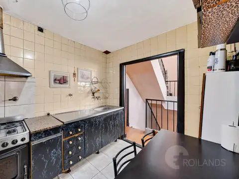Casa 7 ambientes con 2 baños