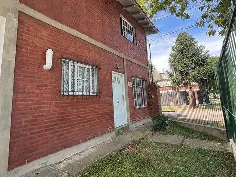 Monseñor de Andrea  al 200 (y Cerviño)