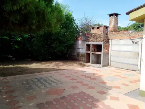 CASA EN VENTA 3 AMBIENTES CON COCHERA