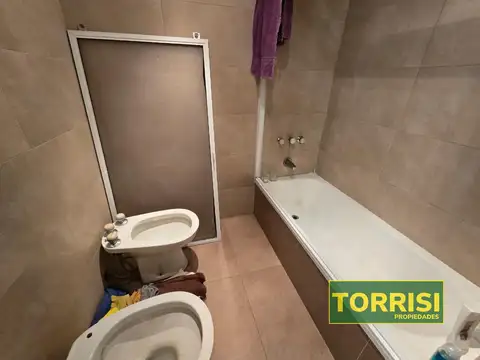 Casa 5 ambientes con 4 baños