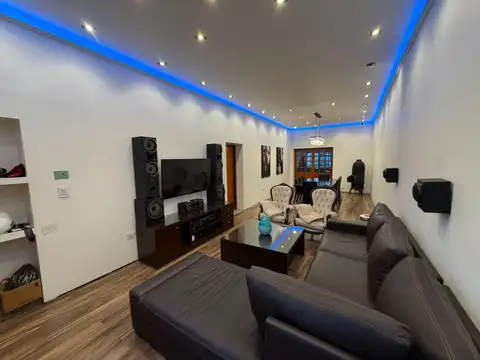 CASA 4 AMB CON FONDO, QUINCHO Y DOBLE  COCHERA