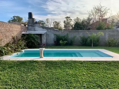 Casa en Alquiler con 2 cocheras