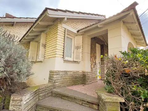 VENTA CASA MAS DE DEPARTAMENTO SEMICENTRO TANDIL