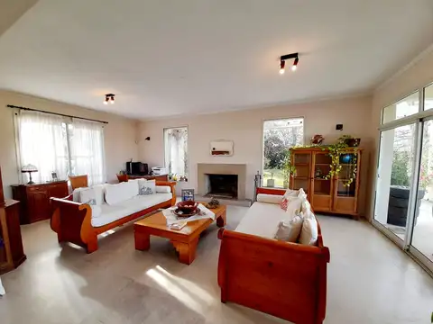 Casa en Venta en Los Pinguinos, USD 1.200.000