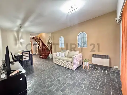 Depto Tipo Casa en Venta de 5 ambientes