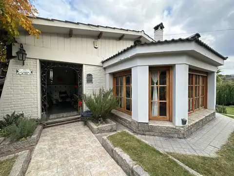 VENTA CASA 3 DORM Y DEPTO 1 DORM  RIO CEBALLOS