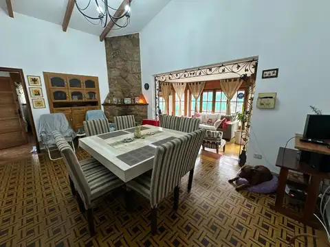 Casa 6 ambientes con 3 baños