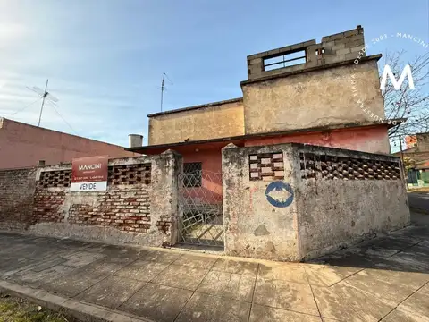 Casa de 4 ambientes con jardín y terraza - Villa Bonich