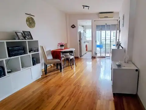 Venta Depto 3 ambientes con balcón al frente