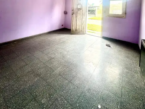 Casa a reciclar en amplio lote 10x40 - Esmeralda 1261