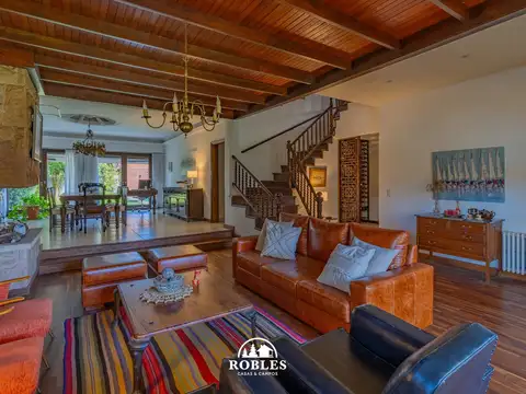 Casa 6 ambientes con 2 baños