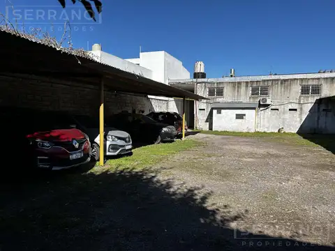 PAU. Venta terreno con 4 locales y 17 cocheras. Boulogne, San Isidro.