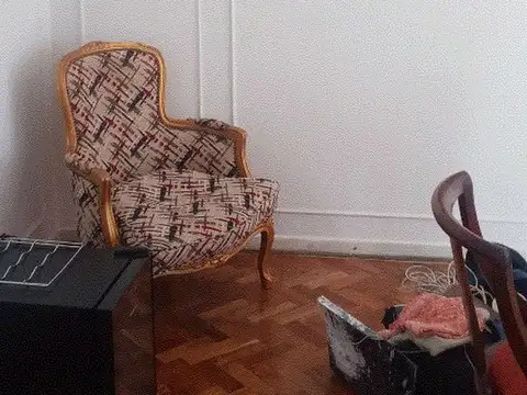 Excelente Piso a mts de Av Santa Fe de  4 ambientes  al frente con  Balcon  .NO ACEPTAN MASCOTAS.