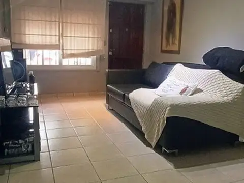 PH de 4 Ambientes , con terraza ,en muy buen estado , excelente distribución sin expensas