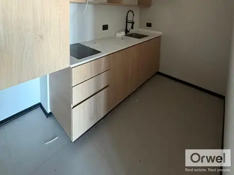 Oficina en Alquiler con 1 cochera