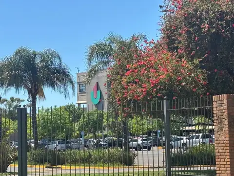 Oficina 6 ambientes con 3 baños