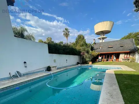 Imponente Chalet en San Fernando, calle Necochea, barrio santa clara