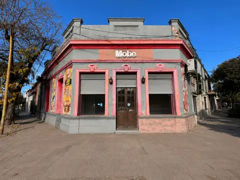 Se ALQUILA local comercial en Santo Tomé