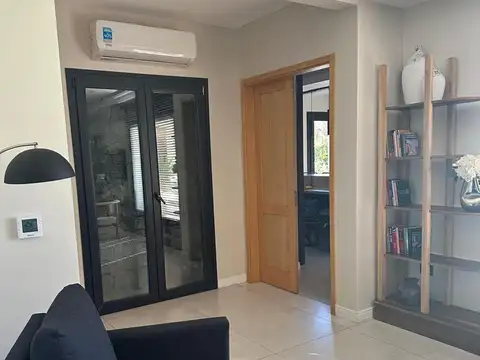 Casa en Venta con 6 cocheras