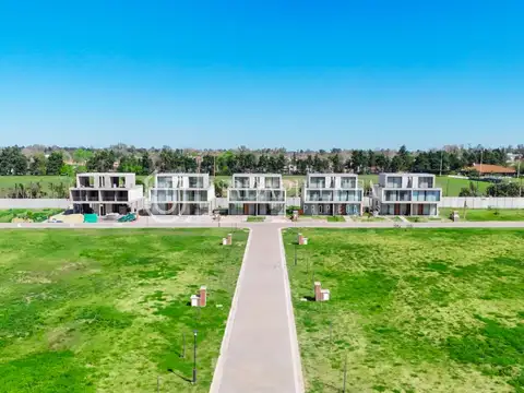 Townhouse en venta en el Olivar Pilar de 5 ambientes