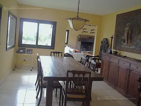 Casa 6 ambientes con 5 baños