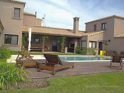 Casa en venta- 4 dormitoros-2 en suite- lote grande-santa catalina-villanueva