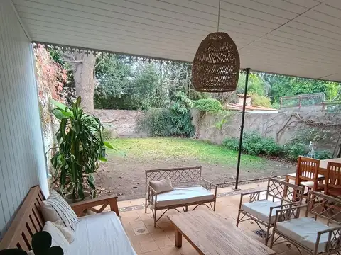 Casa en Echesortu. 2 Dormitorios. Patio, Parrillero. Quincho. Lavadero