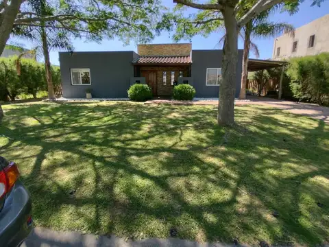 Casa 5 ambientes con 2 baños
