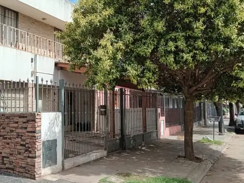 SE VENDE PH 3 DORMITORIOS EN BARRIO AYACUCHO