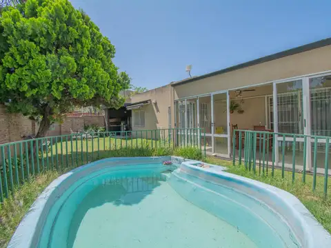 CASA - 3 DORMITORIOS - GARAJE - FONDO