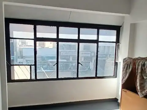 av. hipolito yrigoyen 4100, Piso 1