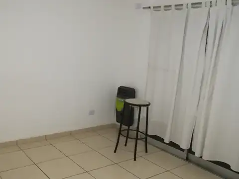 EXCELENTE DEPARTAMENTO DE 2 AMB CON COCHERA  . SAN FERNANDO LAVALLE 681