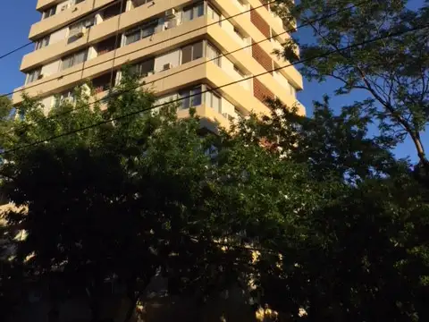 San Isidro centro: Depto de 3 Ambientes, con cochera cubierta. Única vista al Río y al Hipódromo. Muy luminoso