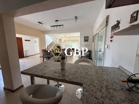 Casa De 5 Ambientes En Venta En Barrio Los Talas
