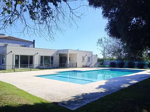 Venta Casa 4 ambientes en barrio La Angélica Pilar