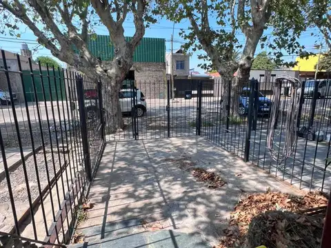 Depto Tipo Casa en Alquiler con 1 cocheras