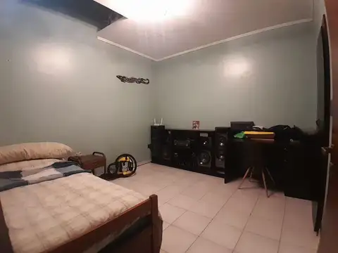 VENTA CASA Y LOCAL EN BARRIO LUIS AGOTE