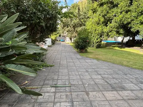 Casa con gran lote en Venta - Garin Centro