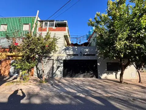 Casa 11 ambientes con 5 baños