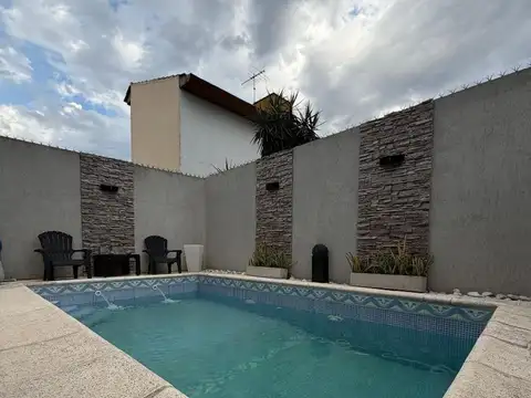 Casa 5 ambientes con 2 baños