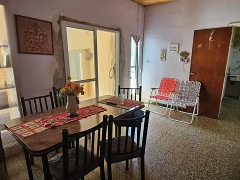 VENTA | Casa de 2 dormitorios con patio y jardín! España 337 – Victoria, Entre Ríos