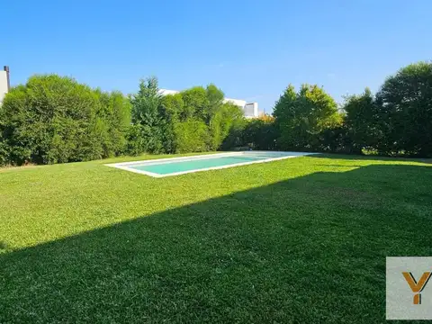 Casa 7 ambientes con 4 baños