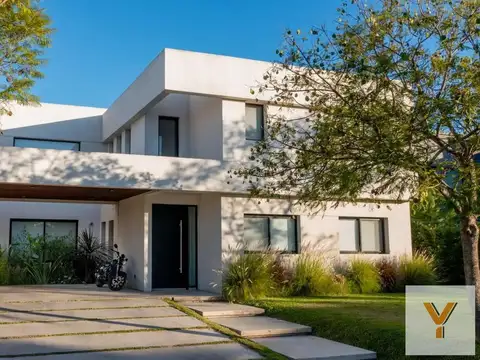 Casa en Venta - 6 Dormitorios 4 Baños - 660mts - Escobar-Puerto del Lago.