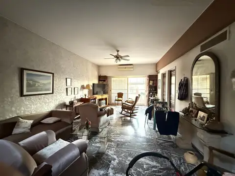 P.H PISO UNICO EN PLANTA ALTA Y GARAGE EN PLANTA BAJA