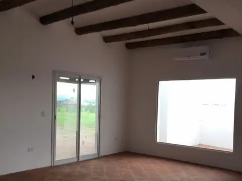 Casa en Alquiler con 2 cocheras
