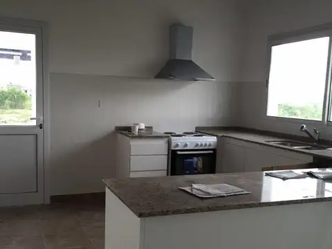 Casa en alquiler de 3 dormitorios, Chacras de Santa María, San Lorenzo Chico