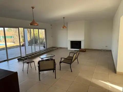 Casa en Venta en La Silleta, USD 160.000